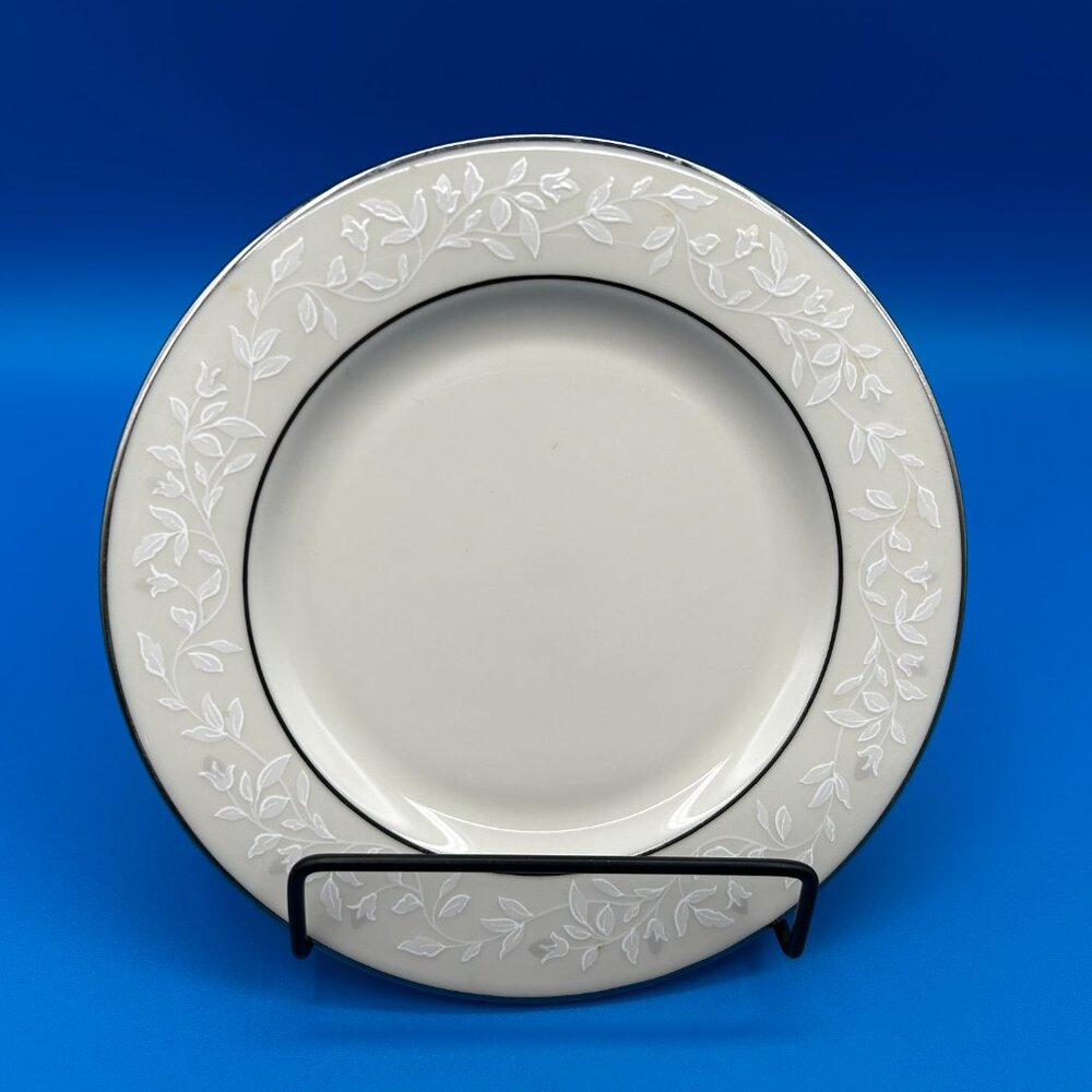 Lenox Ambassador Collection Linen Rose Bread and Butter Plates, 6 inch, Set of 7 - Picture 3 of 16